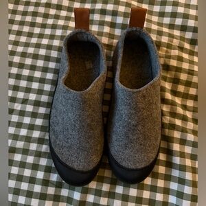 NWOT Men's Gray Wool Slip-On Slippers - Size 9